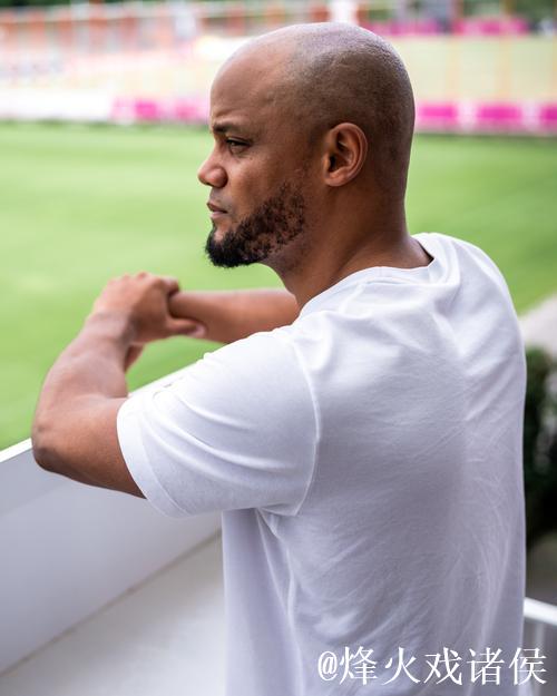 孔帕尼：阿方索一定会重返巅峰，能为本效力让我欣慰